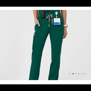 Figs Hunter Green MED Kade + Catarina